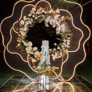White Flower Metal Arch – Backdrop Photo Stand