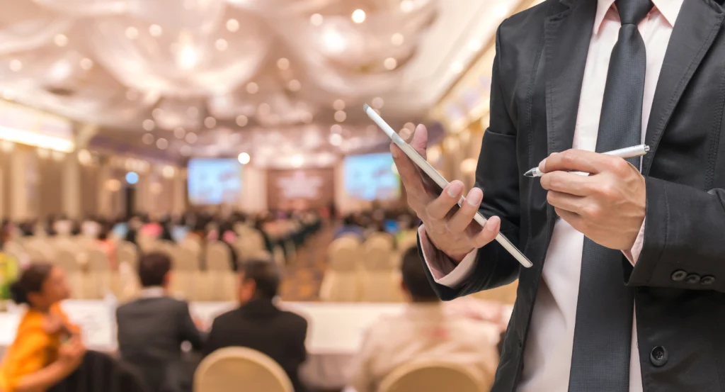 event decorator vs wedding planner