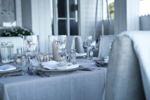 wedding chair and table rental tips 